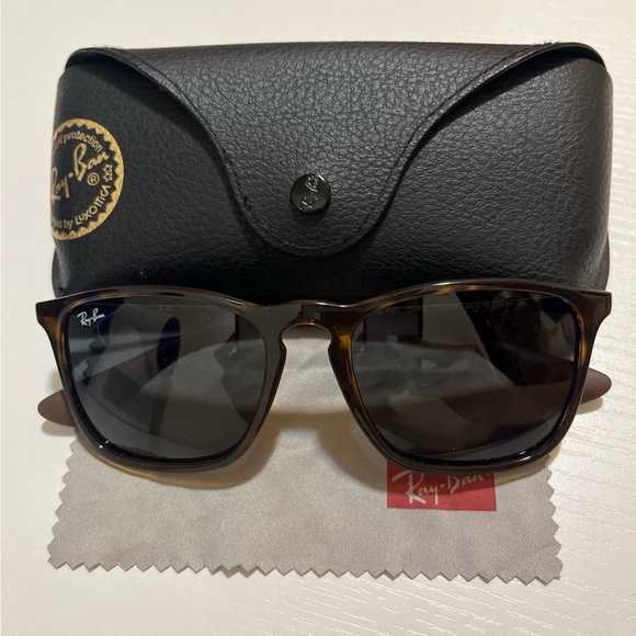 Ray-Ban Chris Sunglasses - Picture 1 of 6